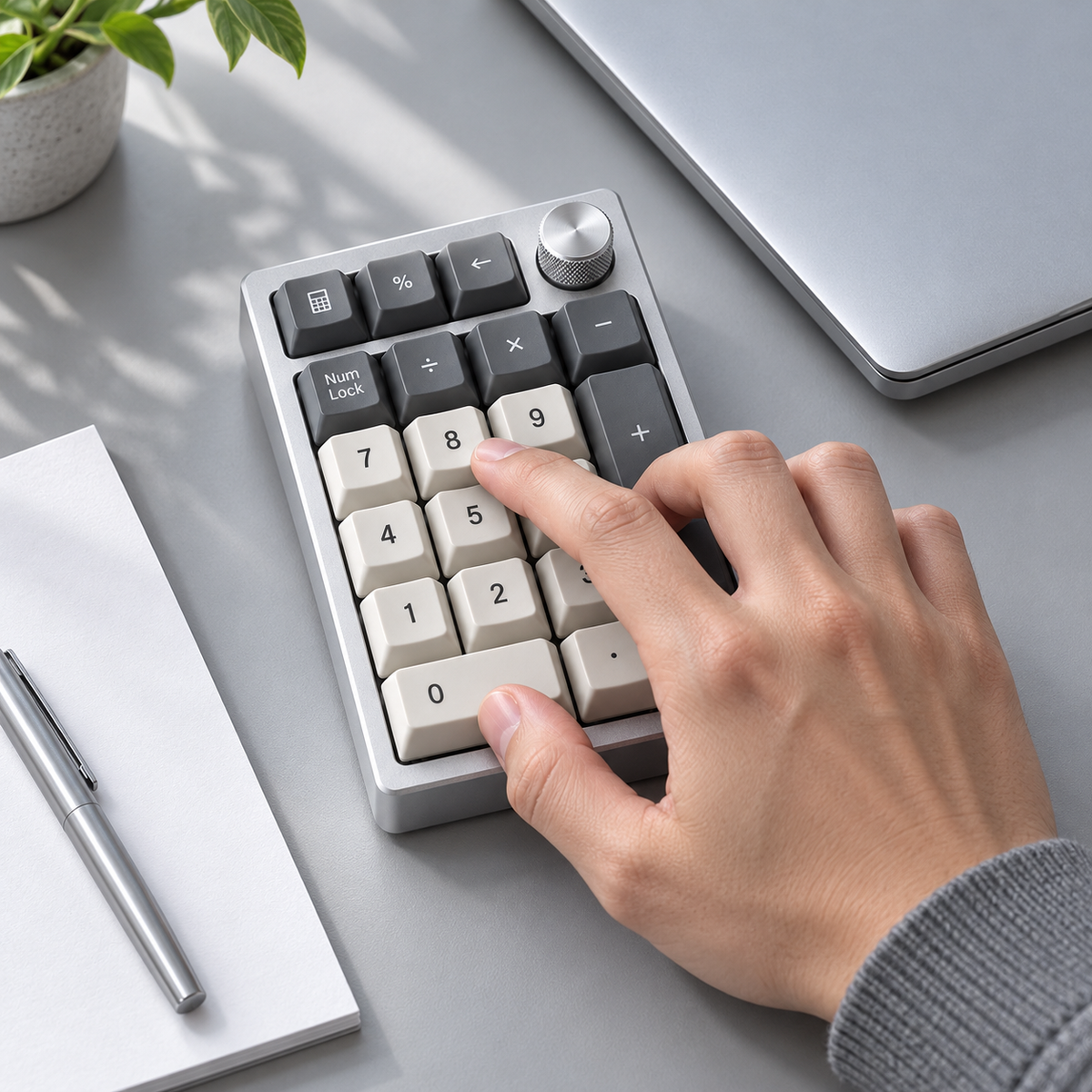 Standalone Mechanical Number Pad with Aluminium Case, Hot-Swappable Switches, Programmable Keys and Rotary Knob — Silver & Grey